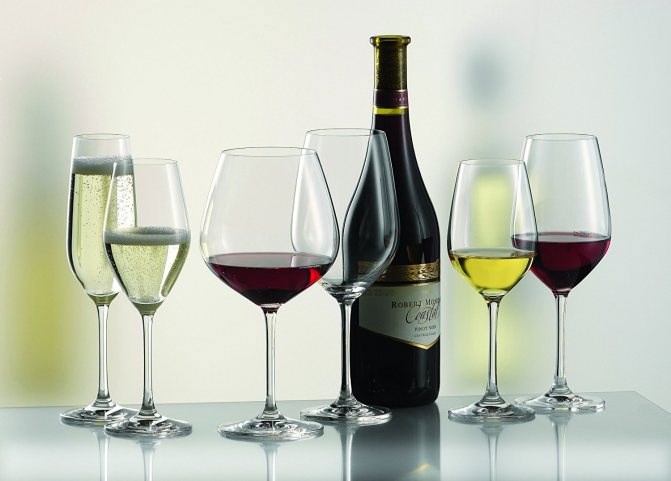 Почему бокал для красного вина больше чем для белого?